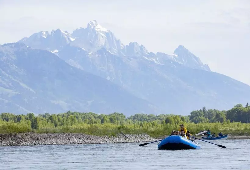 Отель Snake River Cabin Village