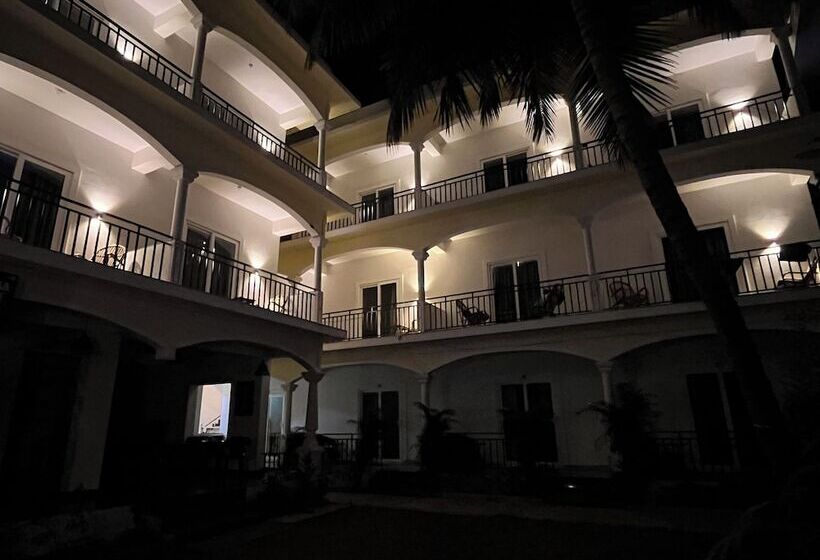 Morjim Sunset Guesthouse  Apartments With Kitchen & Ac Rooms