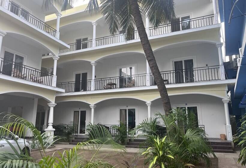 Morjim Sunset Guesthouse  Apartments With Kitchen & Ac Rooms