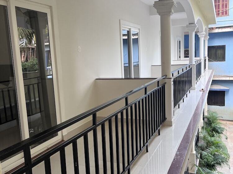 Morjim Sunset Guesthouse  Apartments With Kitchen & Ac Rooms