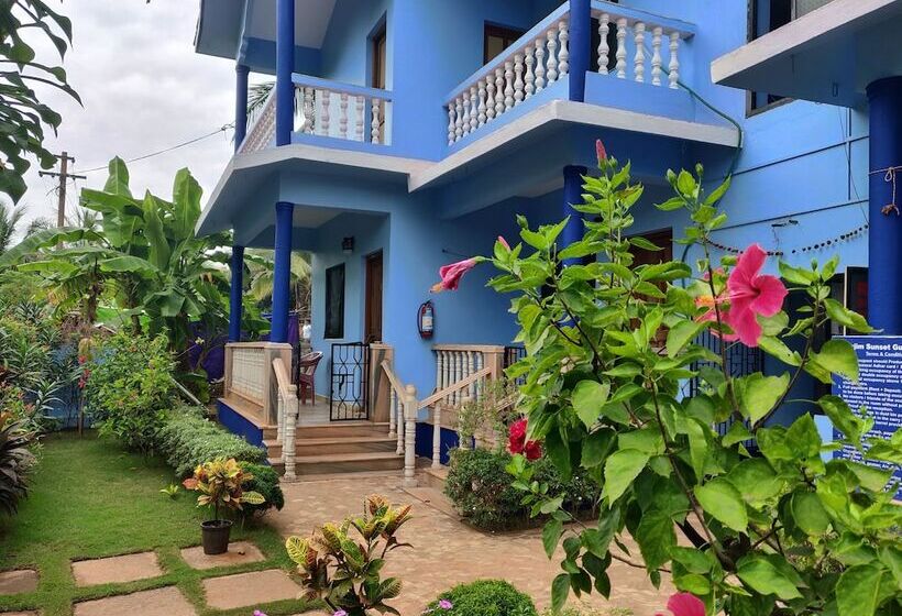 Morjim Sunset Guesthouse  Apartments With Kitchen & Ac Rooms