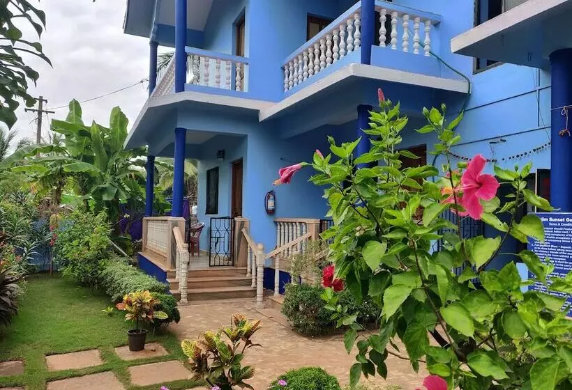 Morjim Sunset Guesthouse  Apartments With Kitchen & Ac Rooms