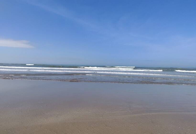 Morjim Sunset Guesthouse  Apartments With Kitchen & Ac Rooms