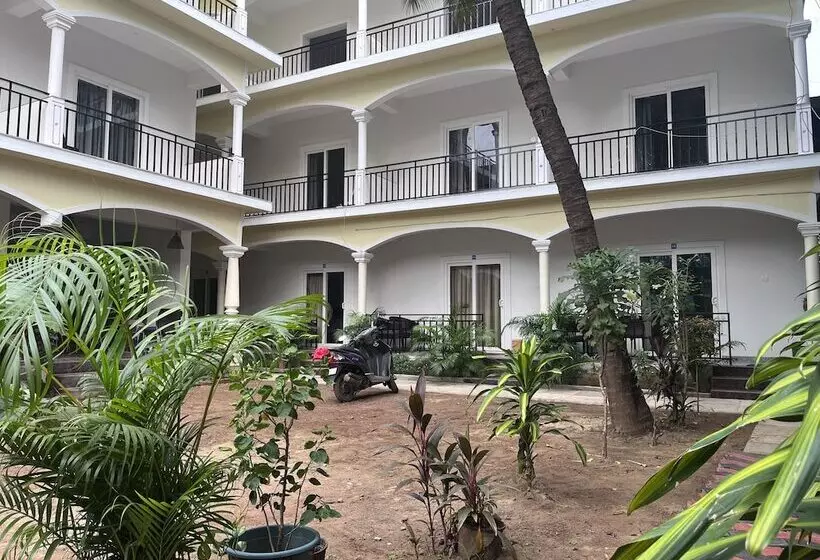 Morjim Sunset Guesthouse  Apartments With Kitchen & Ac Rooms