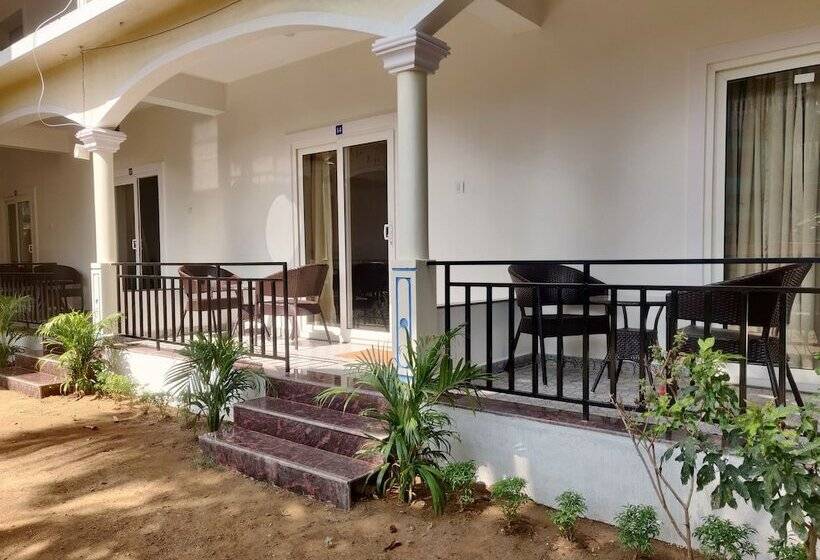 Morjim Sunset Guesthouse  Apartments With Kitchen & Ac Rooms