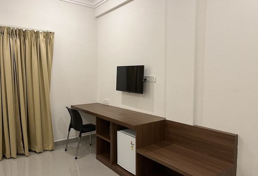 Morjim Sunset Guesthouse  Apartments With Kitchen & Ac Rooms