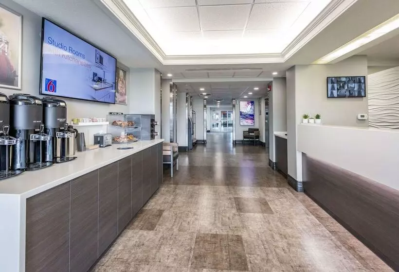 Motel 6 Saskatoon, Sk