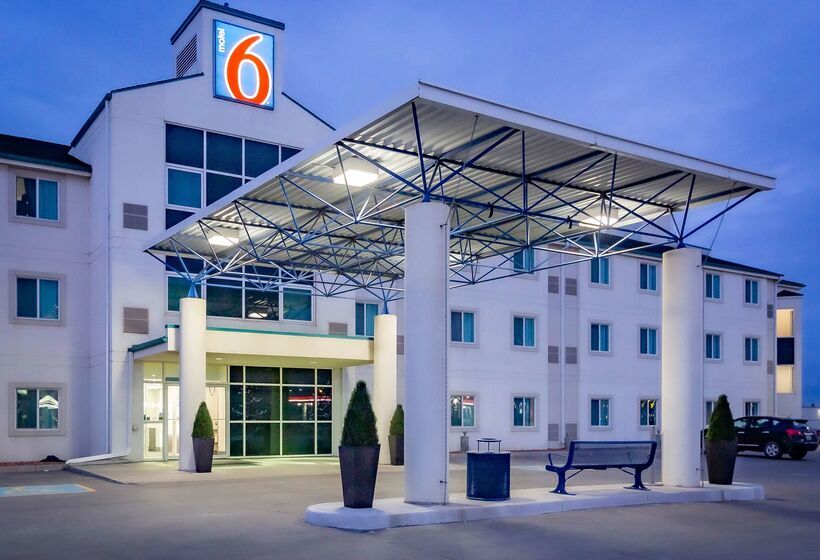 Motel 6 Saskatoon, Sk