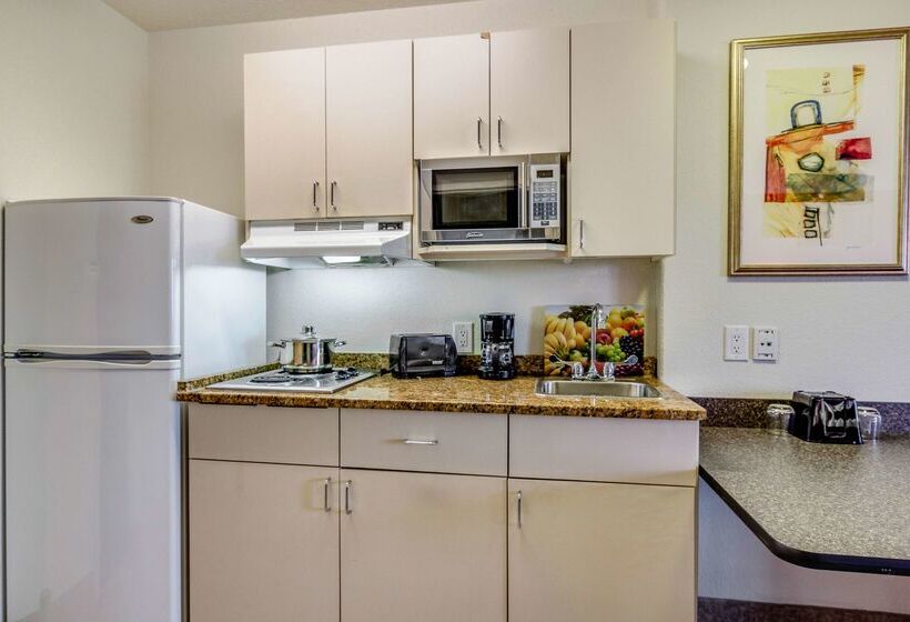 Motel 6 Saskatoon, Sk