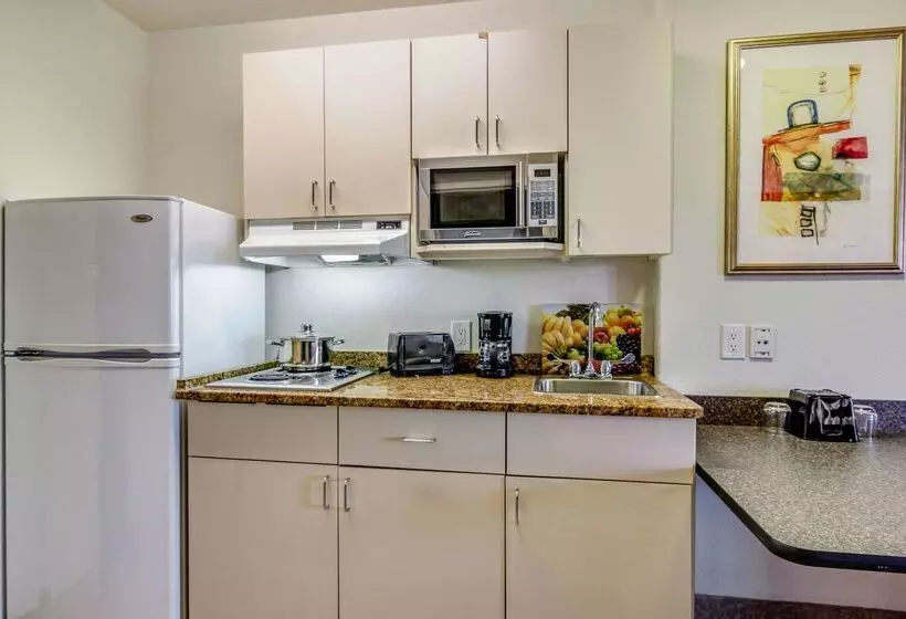 Motel 6 Saskatoon, Sk