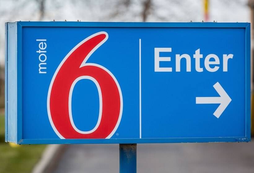 Motel 6 Saskatoon, Sk