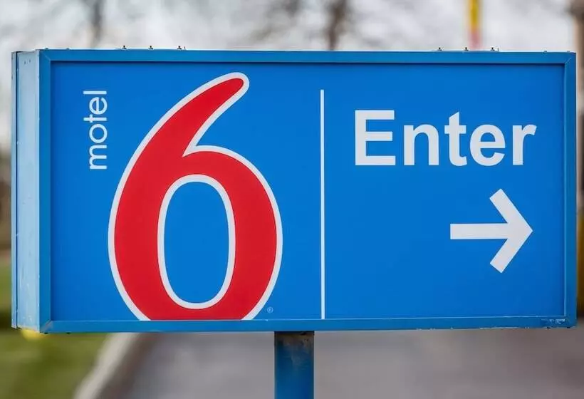 Motel 6 Saskatoon, Sk