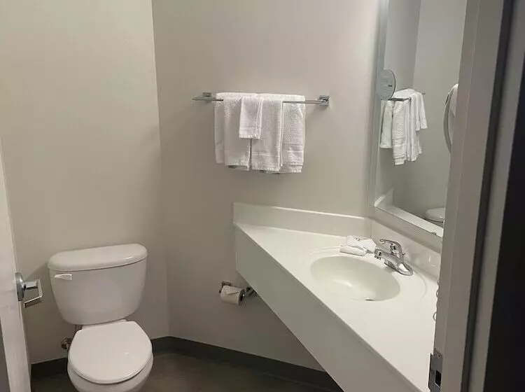 Motel 6 Saskatoon, Sk