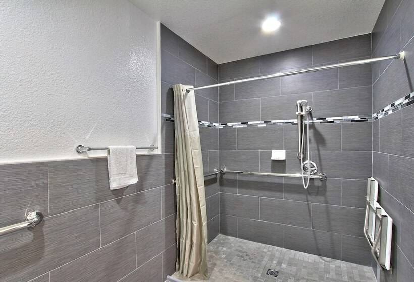 Мотель Coastal Valley Inn