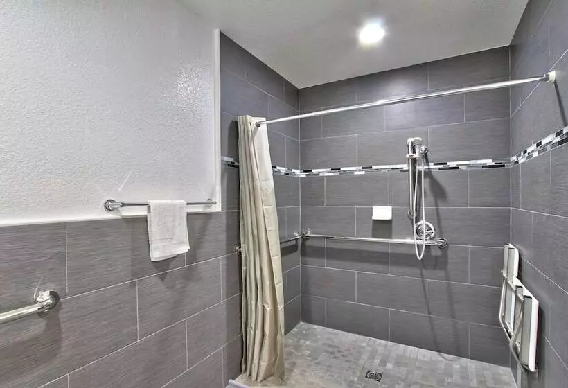 Мотель Coastal Valley Inn