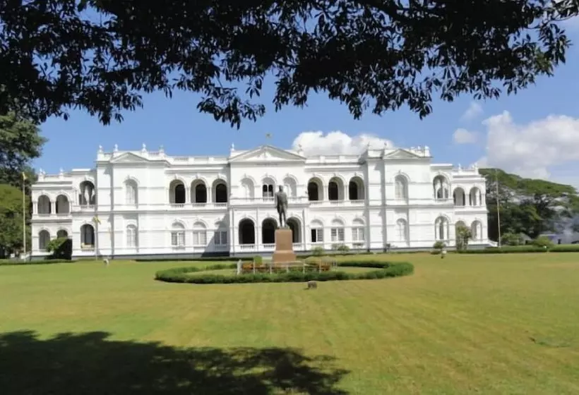 Ocean Breeze Apartment Colombo