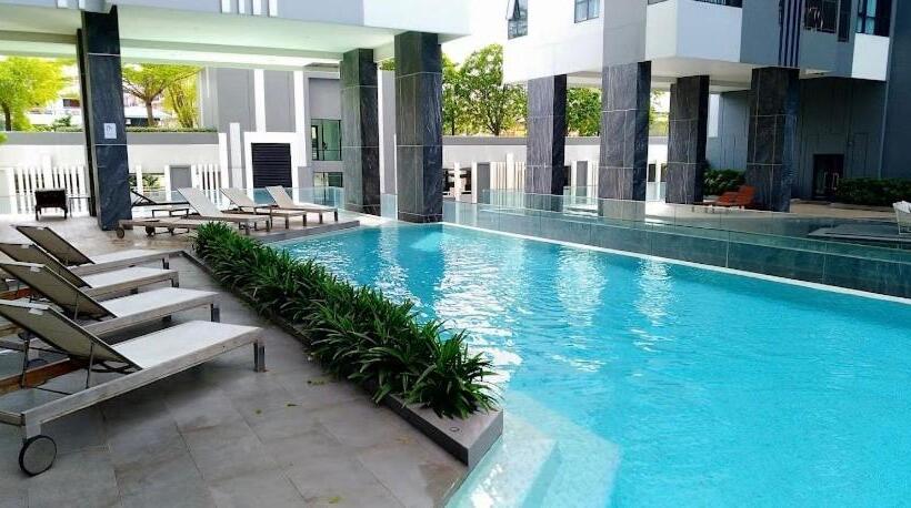The Base Central Pattaya Holiday Ml