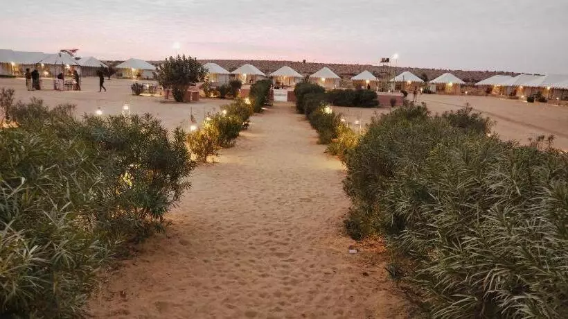 ベッドアンドブレックファースト Golden Rose Heritage Desert Safari Camp