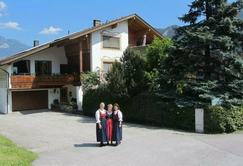 Aamiaismajoitus (B&B) Haus Hager