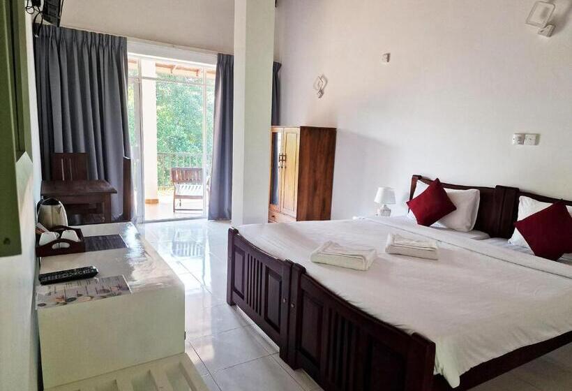 Отель Chill Hill Hikkaduwa