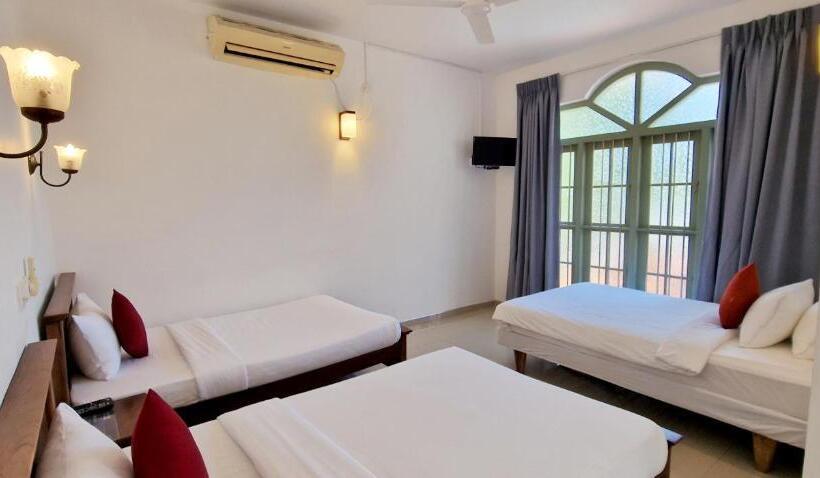 Отель Chill Hill Hikkaduwa