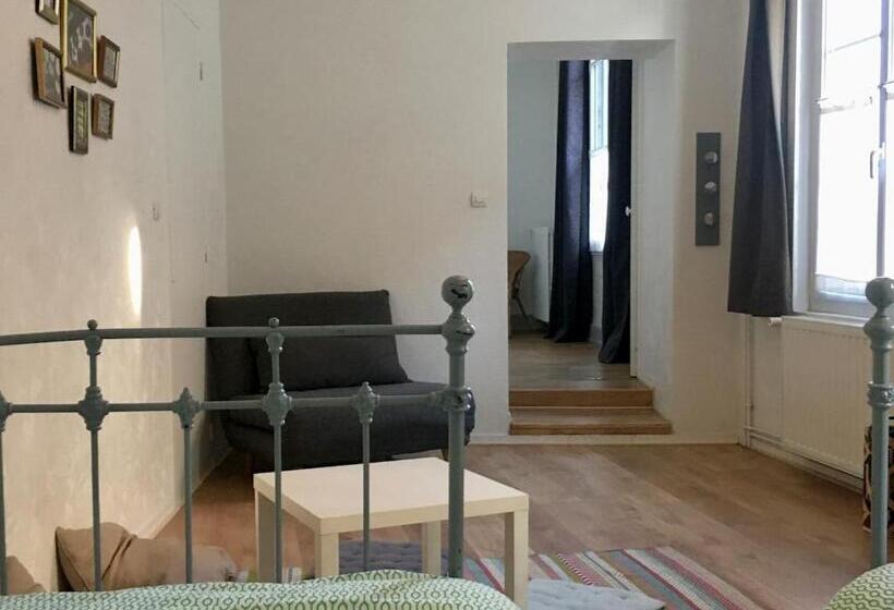 تختخواب و صبحانه La Maison Saint Aignan