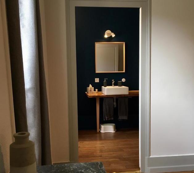 تختخواب و صبحانه La Maison Saint Aignan