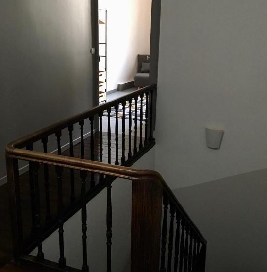 تختخواب و صبحانه La Maison Saint Aignan