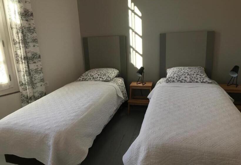 تختخواب و صبحانه La Maison Saint Aignan