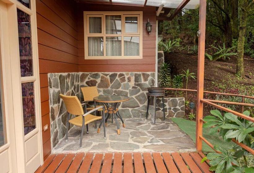 فندق Los Pinos Cabins & Reserve