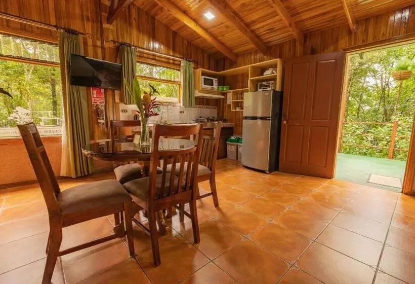 Hotelli Los Pinos Cabins & Reserve