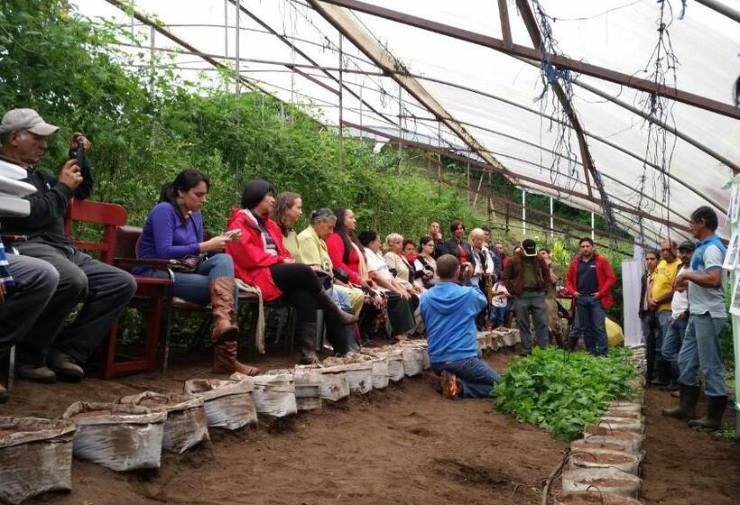 فندق Los Pinos Cabins & Reserve