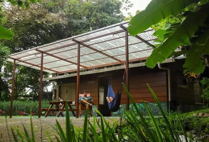 Hotelli Los Pinos Cabins & Reserve