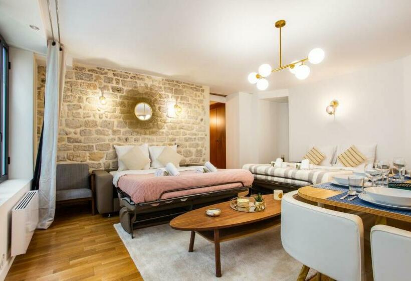 Wonderful Home In Paris