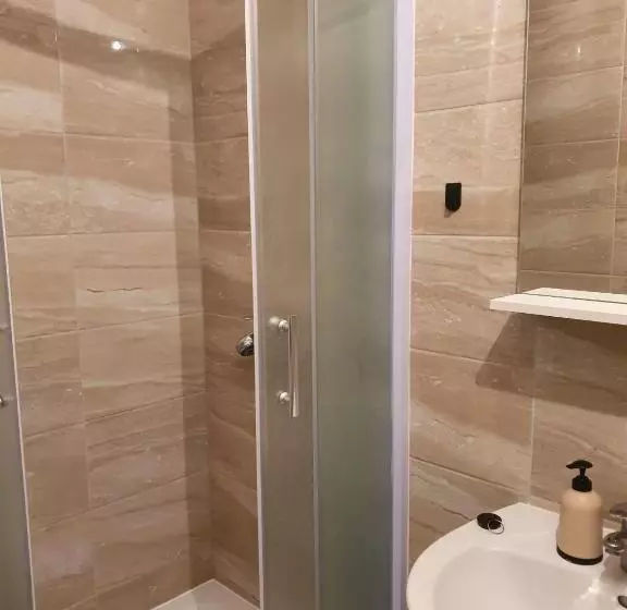 تختخواب و صبحانه Rooms Nikola Rule Ostojic