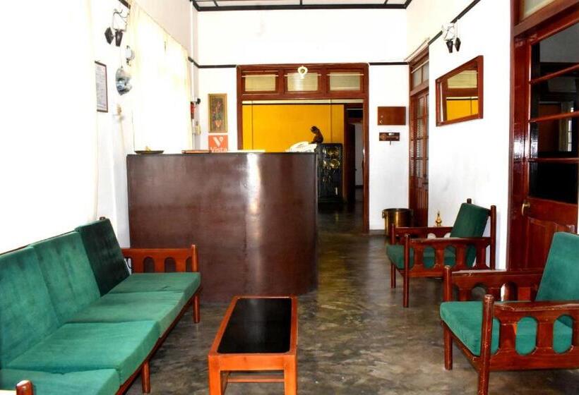 پانسیون Old Park Villa