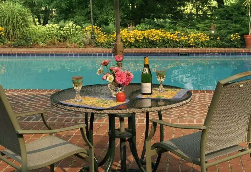 Aamiaismajoitus (B&B) L Auberge Provencale Inn & Restaurant