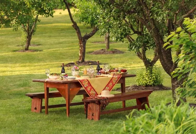 Aamiaismajoitus (B&B) L Auberge Provencale Inn & Restaurant