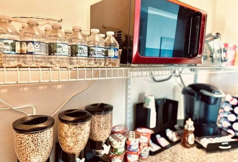 민박 Speedway Legacy Inn