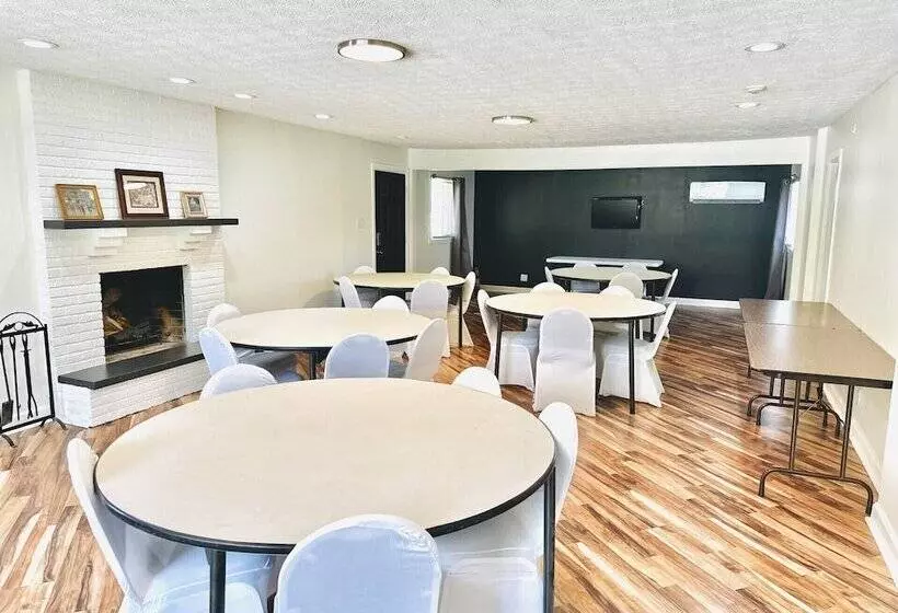 민박 Speedway Legacy Inn