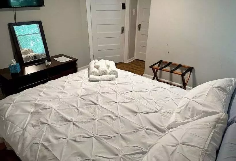 민박 Speedway Legacy Inn