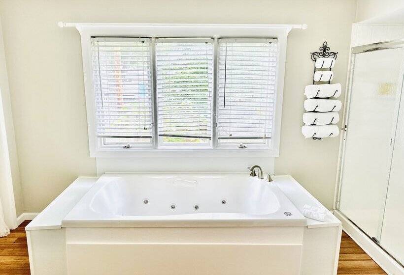 Bed and Breakfast Speedway Legacy Inn