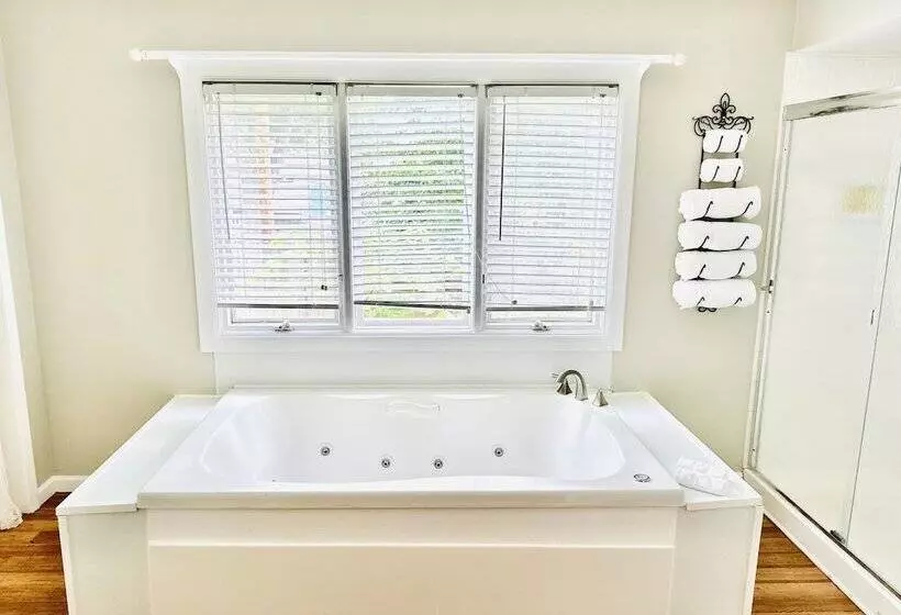 민박 Speedway Legacy Inn