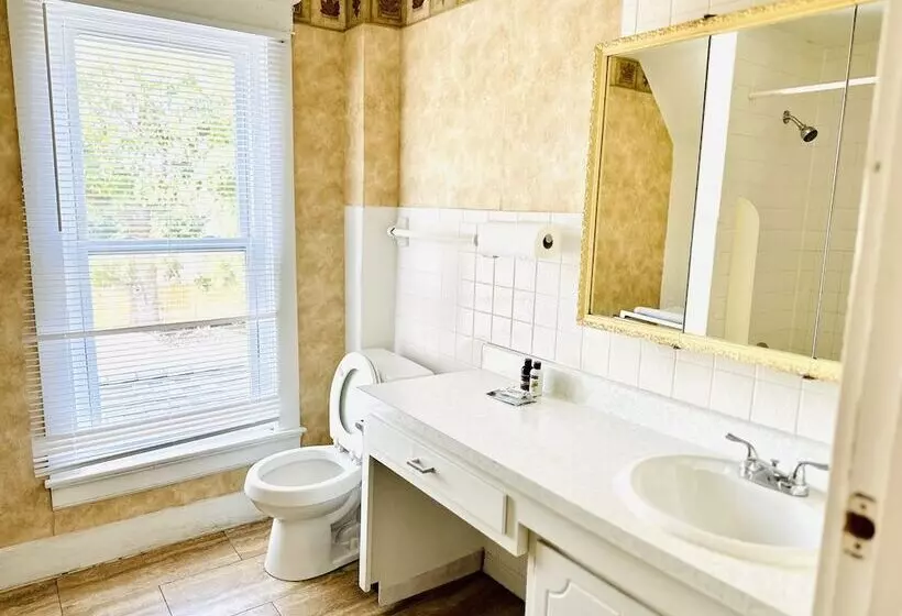 민박 Speedway Legacy Inn