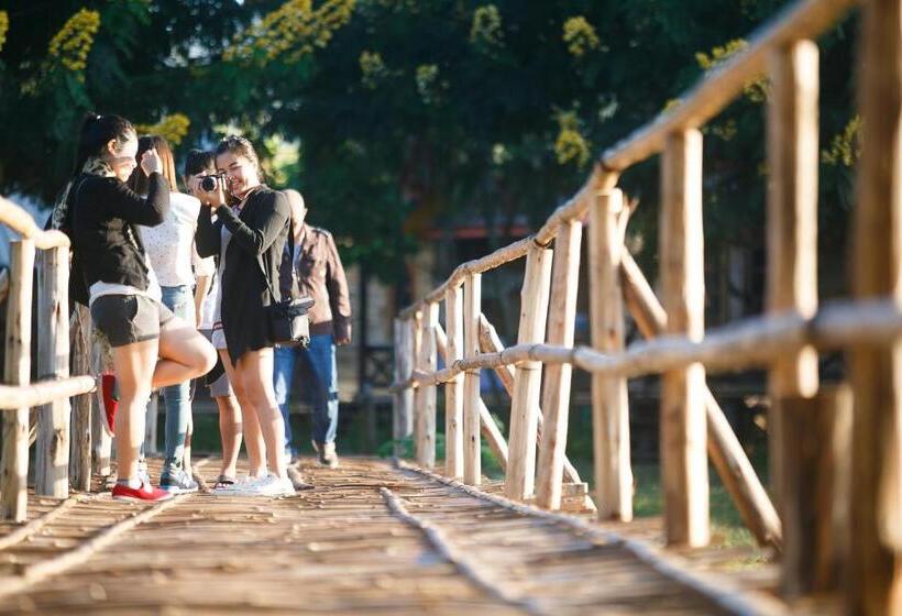 Hotel Baan Pai Riverside Resort