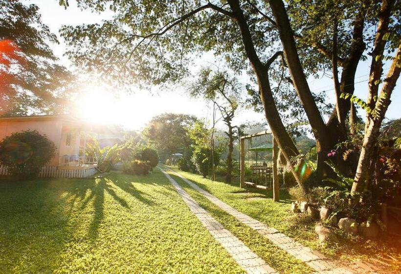 Hotel Baan Pai Riverside Resort