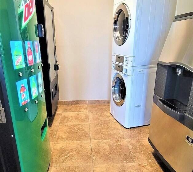 Qube Hotel Polk City