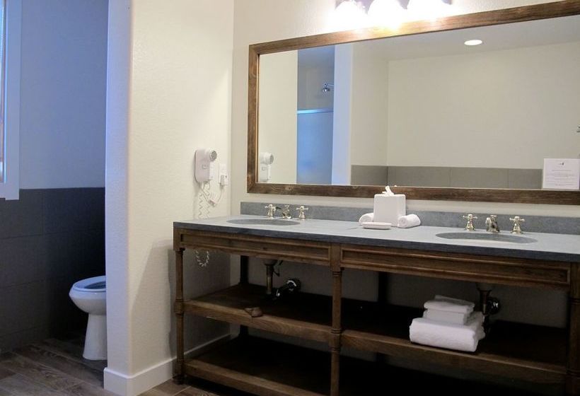 בית מלון כפרי The Angler Inn