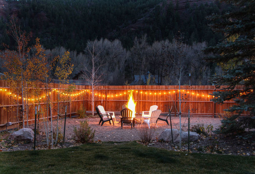 בית מלון כפרי The Angler Inn