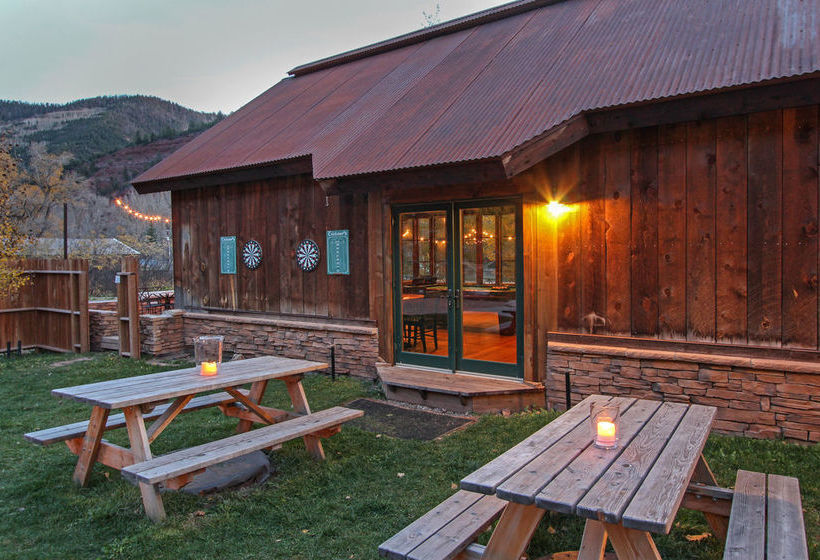 בית מלון כפרי The Angler Inn